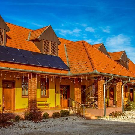 Nosztalgia Vendeghaz Hotel Zalaegerszeg Luaran gambar