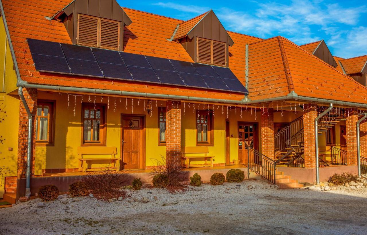 Nosztalgia Vendeghaz Hotel Zalaegerszeg Luaran gambar