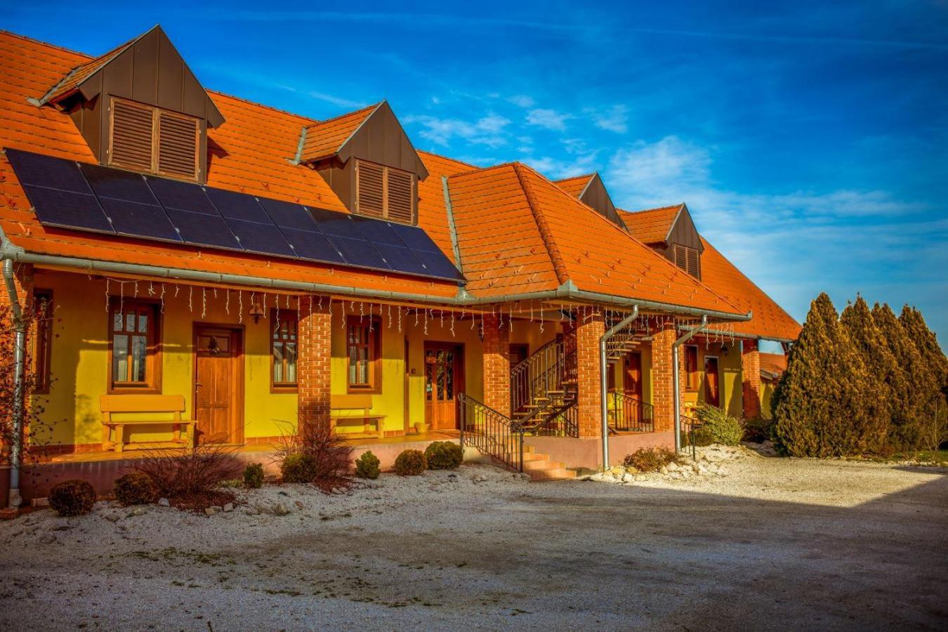 Nosztalgia Vendeghaz Hotel Zalaegerszeg Luaran gambar