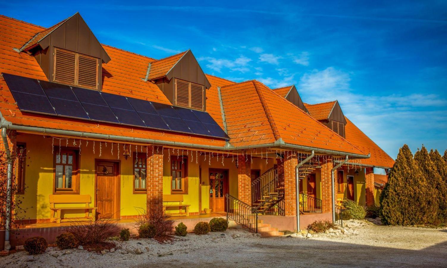 Nosztalgia Vendeghaz Hotel Zalaegerszeg Luaran gambar