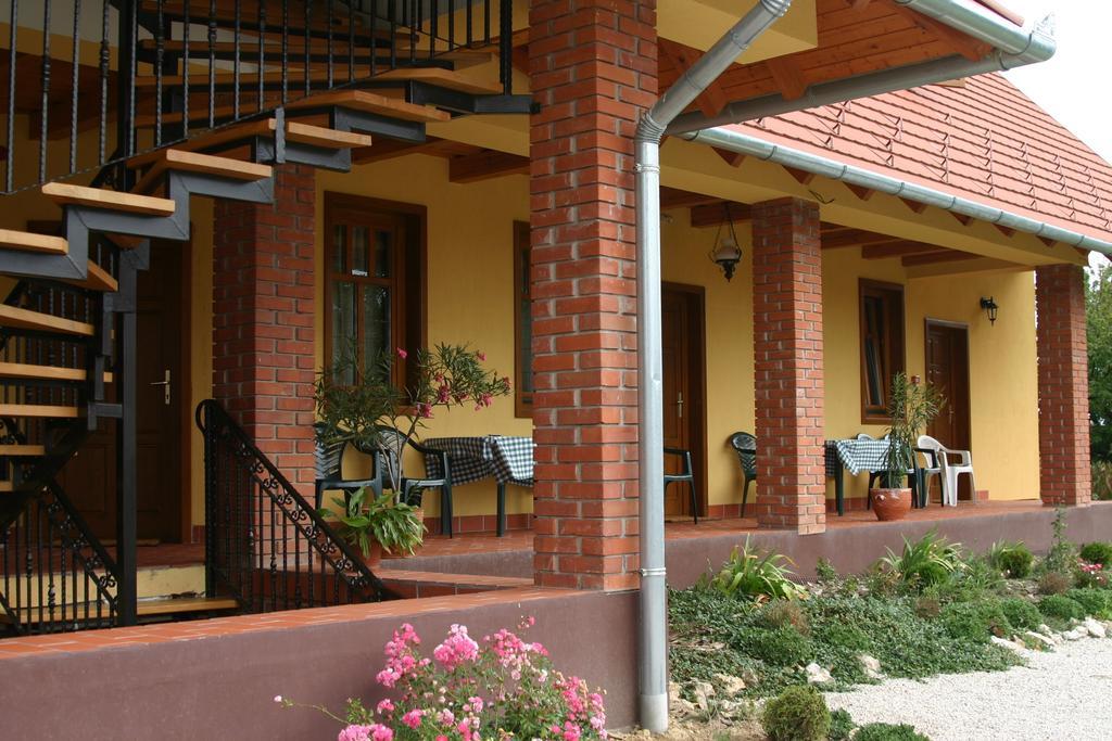 Nosztalgia Vendeghaz Hotel Zalaegerszeg Luaran gambar